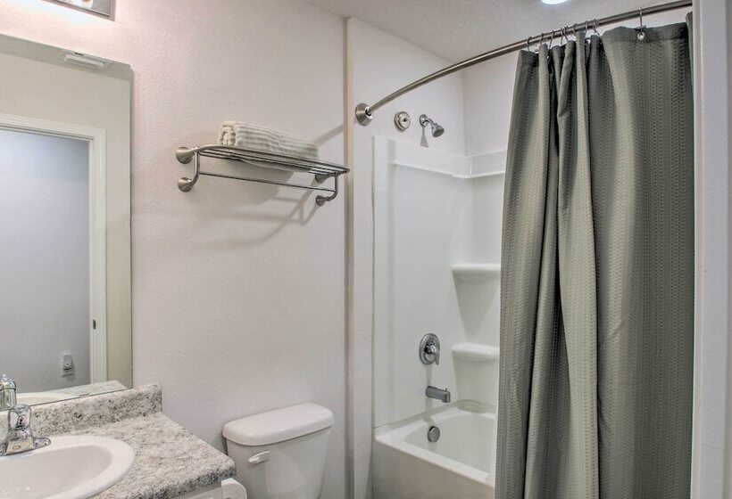 Musical Pensacola Home W/ Fire Pit + Grill!