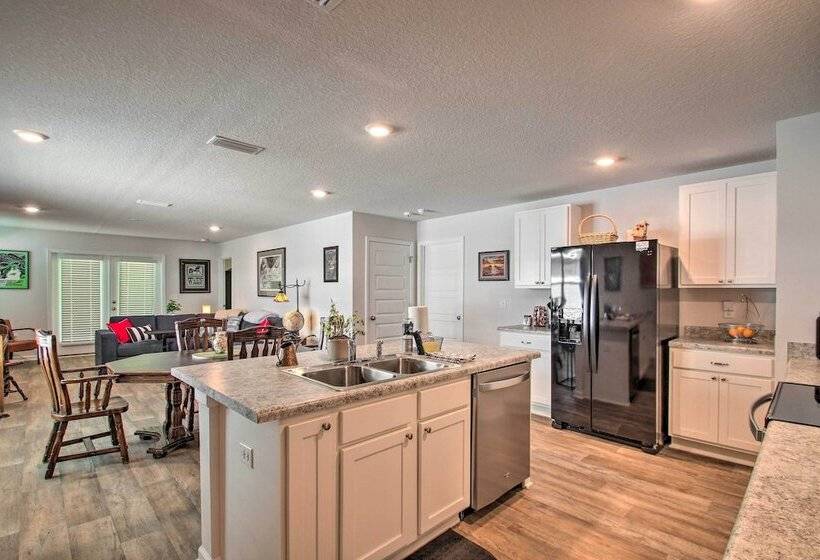 Musical Pensacola Home W/ Fire Pit + Grill!