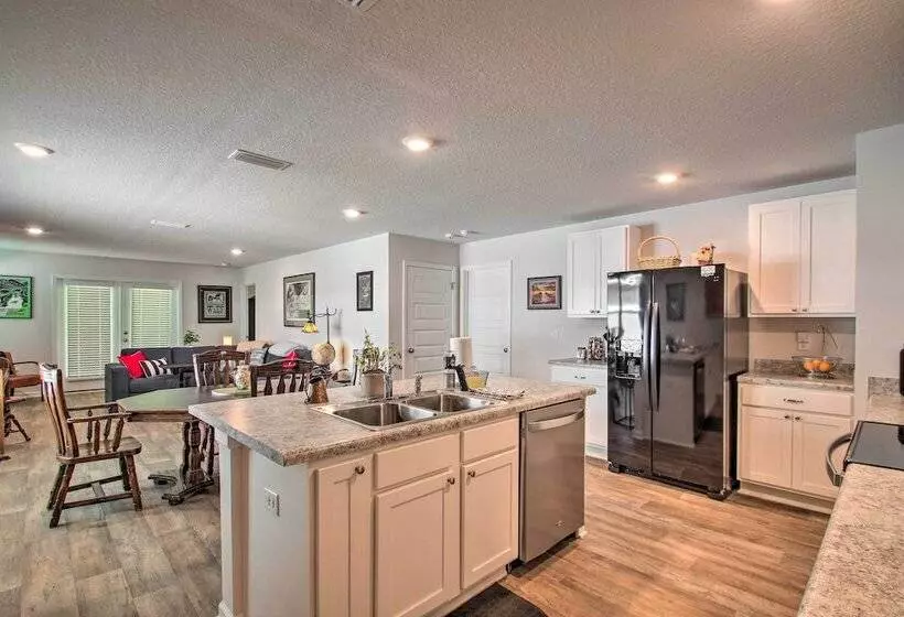 Musical Pensacola Home W/ Fire Pit + Grill!