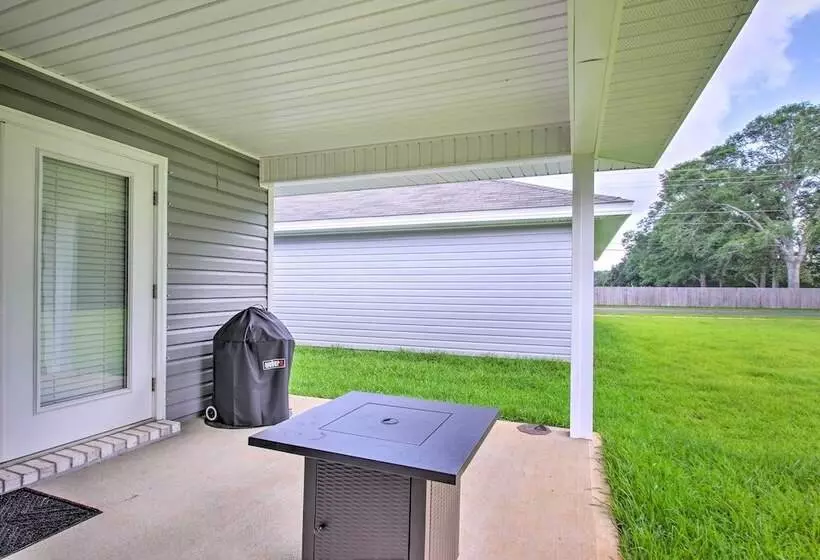 Musical Pensacola Home W/ Fire Pit + Grill!