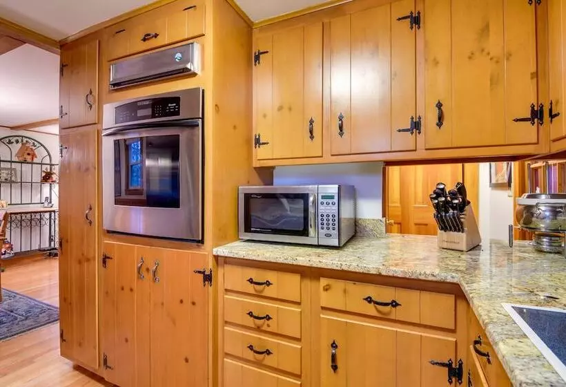 North Conway Home < Walk To Slopes At Cranmore!