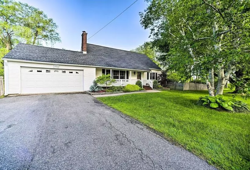 Peaceful Family Home W/ Fire Pit & Large Yard