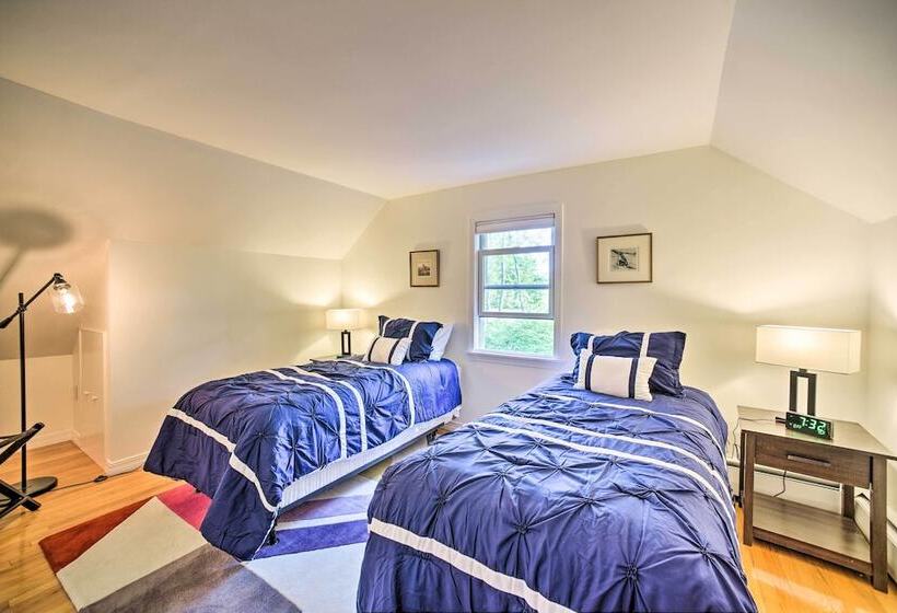 Peaceful Family Home W/ Fire Pit & Large Yard