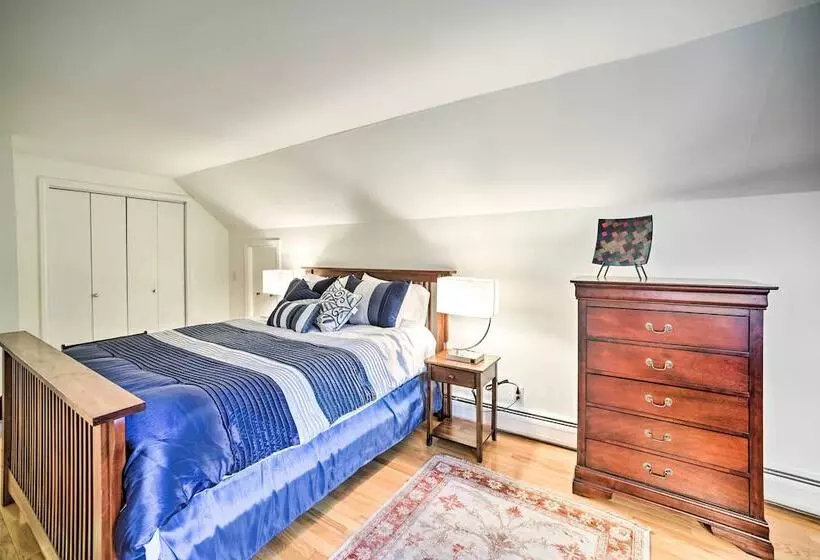 Peaceful Family Home W/ Fire Pit & Large Yard