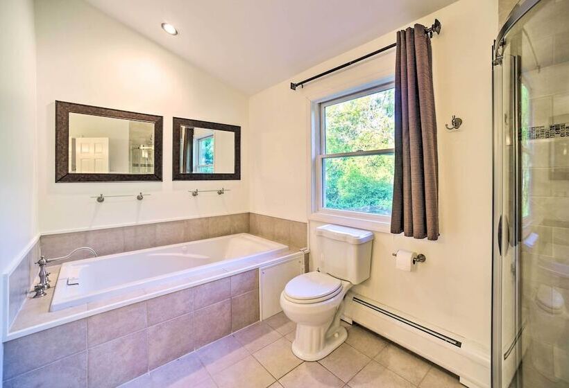 Peaceful Family Home W/ Fire Pit & Large Yard