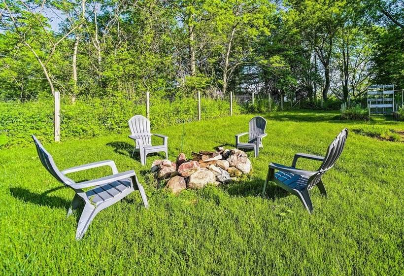 Peaceful Family Home W/ Fire Pit & Large Yard
