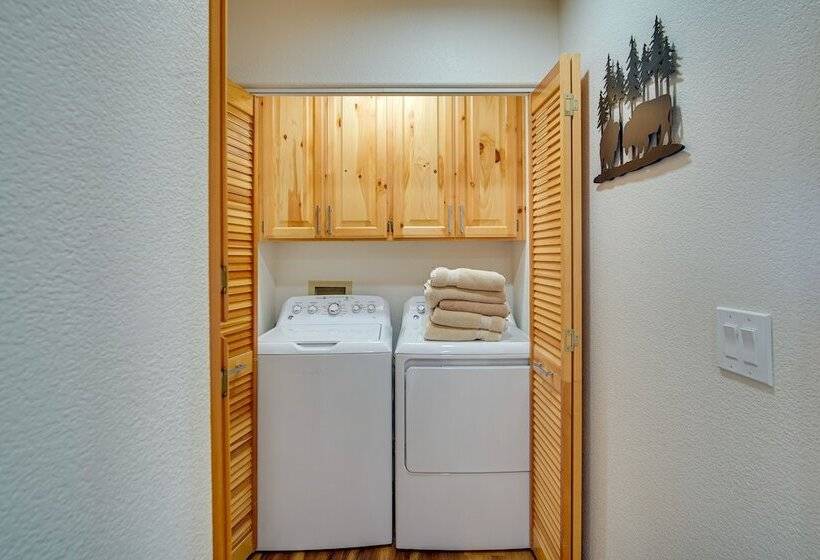 Pet Friendly Big Bear Cabin: 3 Mi To Bear Mountain