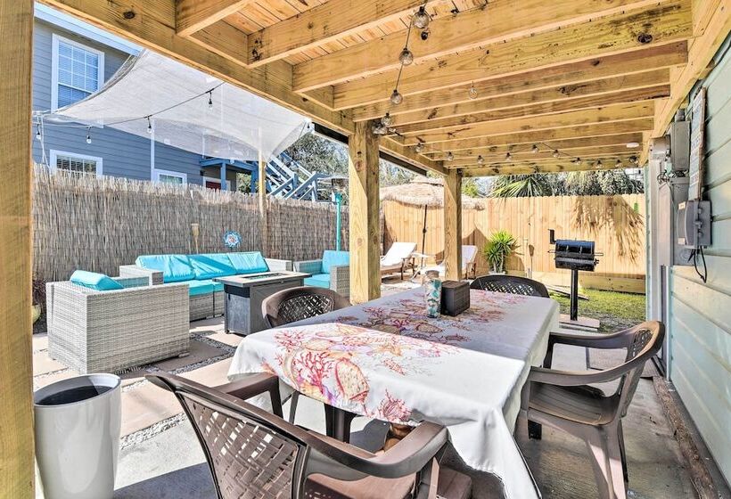 Galveston Retreat W/ Backyard & Patio!