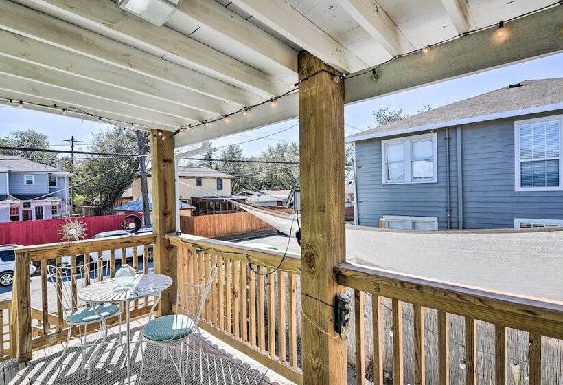 Galveston Retreat W/ Backyard & Patio!