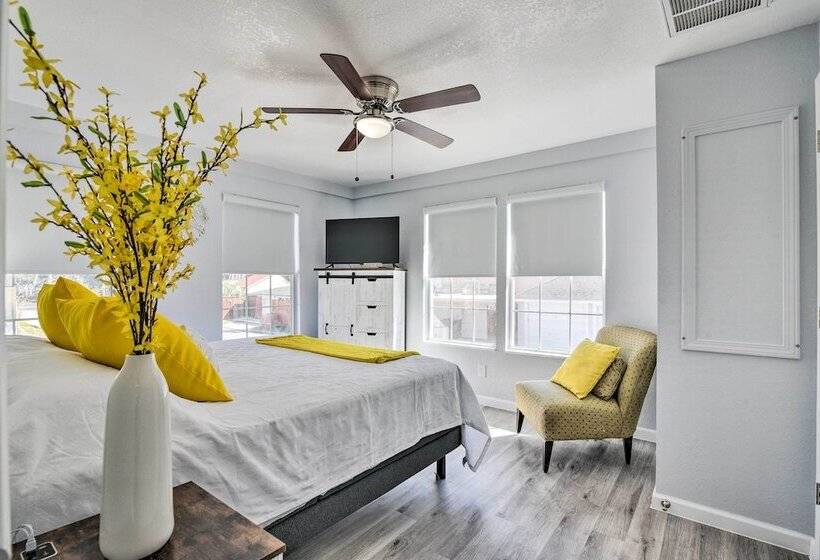 Galveston Retreat W/ Backyard & Patio!