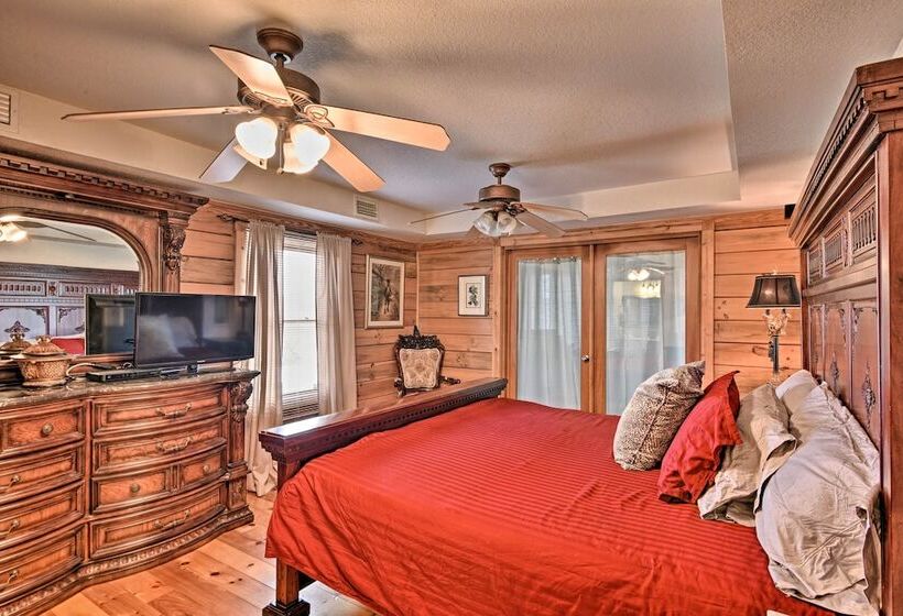 40 Acre Farm W/ Animals & Fishing In Sebring!