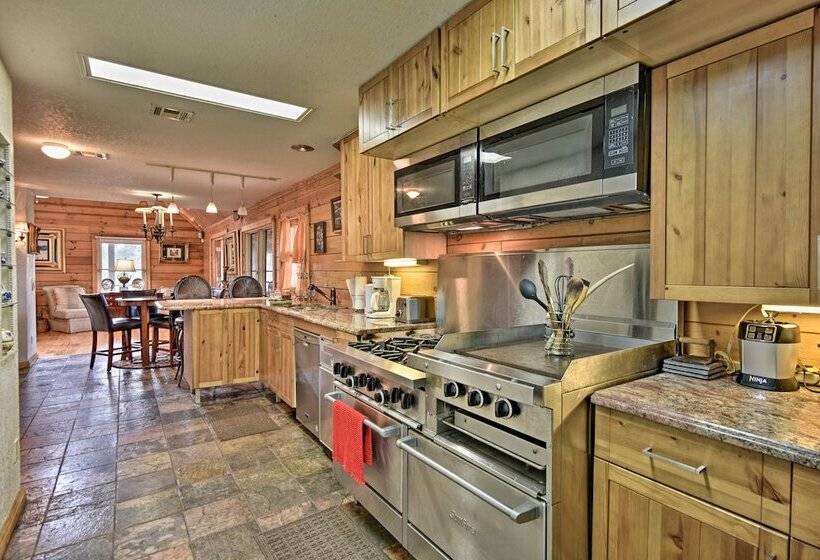 40 Acre Farm W/ Animals & Fishing In Sebring!