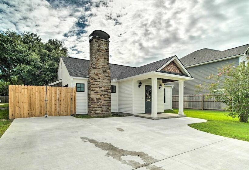 Renovated Cottage W/ Patio By Tx A&m Campus!
