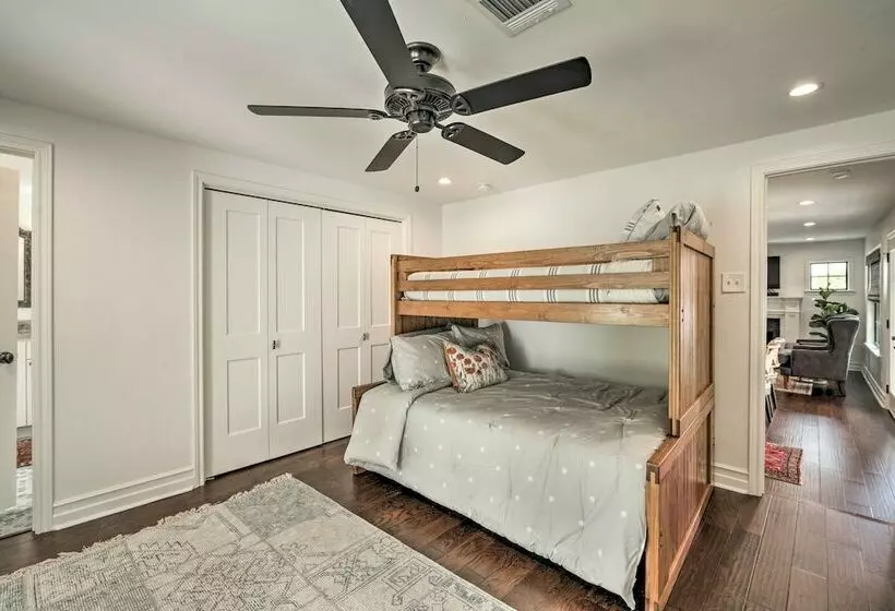 Renovated Cottage W/ Patio By Tx A&m Campus!