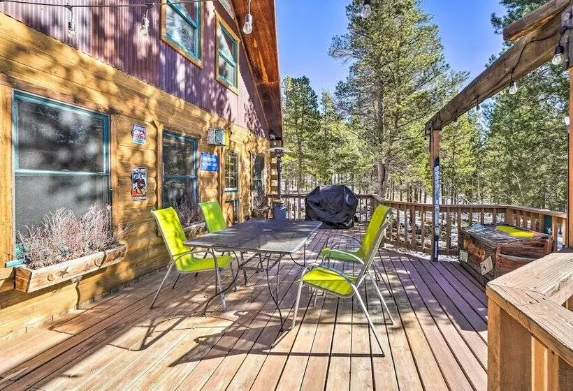 Adorable Black Hawk Mountain Log Cabin: Fire Pit