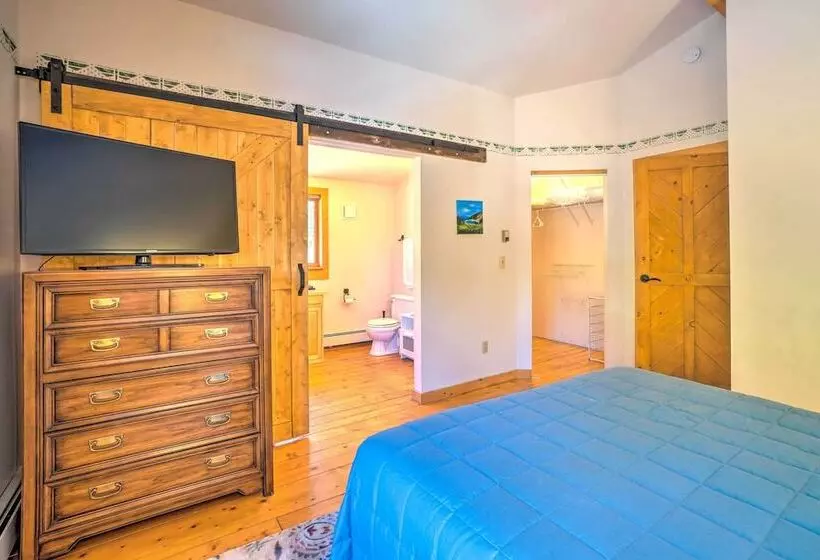 Adorable Black Hawk Mountain Log Cabin: Fire Pit