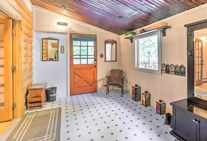 Adorable Black Hawk Mountain Log Cabin: Fire Pit