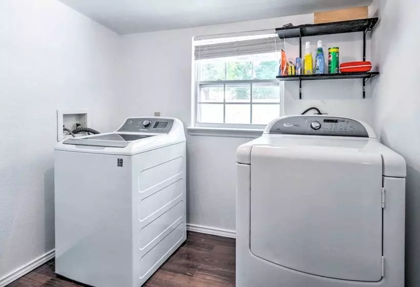 New Braunfels Haven W/ Hot Tub & Fire Pit!