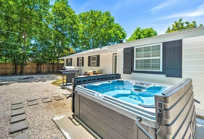 New Braunfels Haven W/ Hot Tub & Fire Pit!
