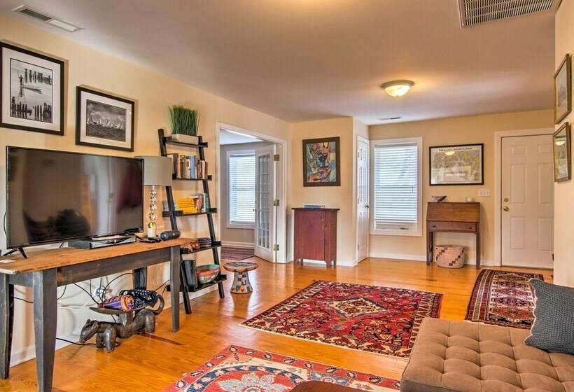 St. Michaels Area Cottage  Walk To Water & Marina