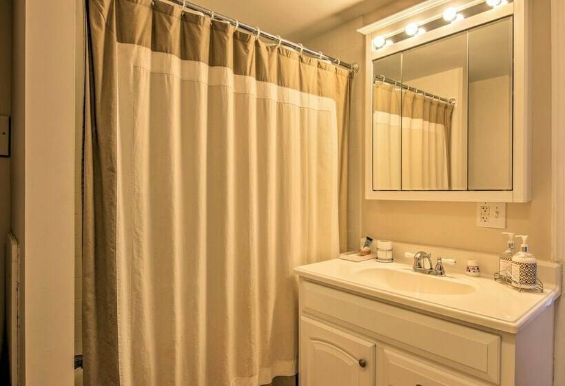 St. Michaels Area Cottage  Walk To Water & Marina