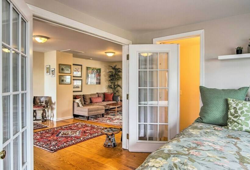 St. Michaels Area Cottage  Walk To Water & Marina