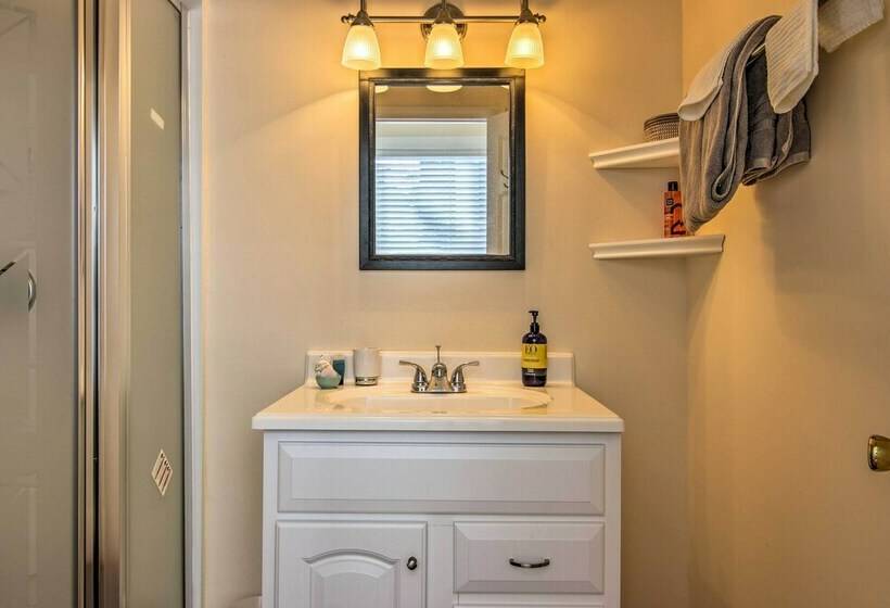 St. Michaels Area Cottage  Walk To Water & Marina