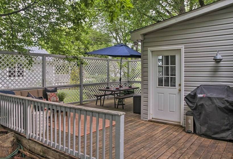 St. Michaels Area Cottage  Walk To Water & Marina