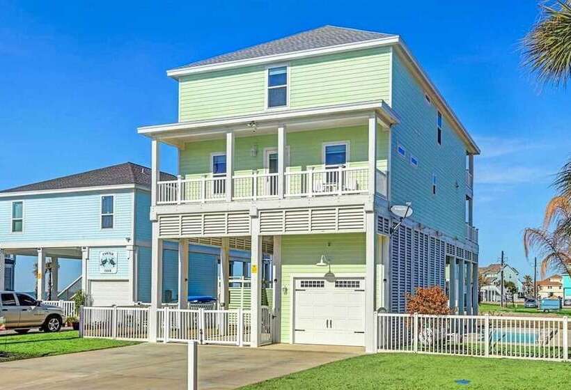 Bayfront Galveston Vacation Rental, Decks & Views!