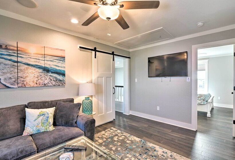 Bayfront Galveston Vacation Rental, Decks & Views!