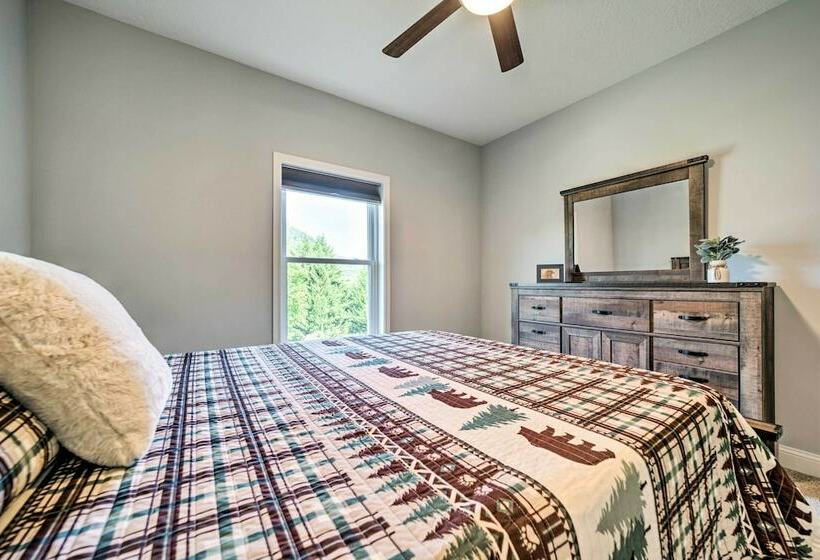 Striking Waynesville Home W/ Mtn Views & Deck