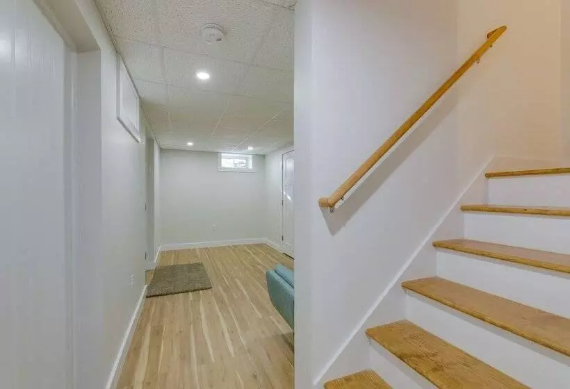 Sun Dappled Retreat   Walk To Wickaboag Lake!