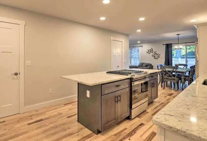 Sun Dappled Retreat   Walk To Wickaboag Lake!