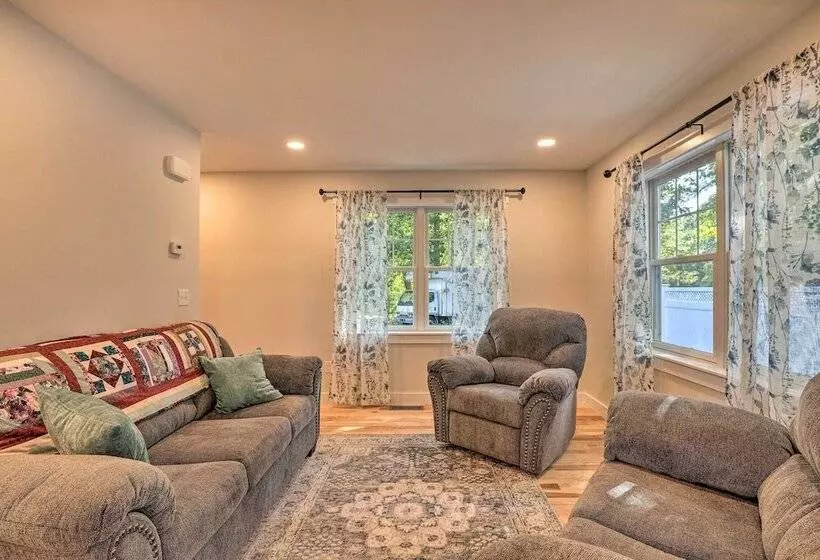 Sun Dappled Retreat   Walk To Wickaboag Lake!