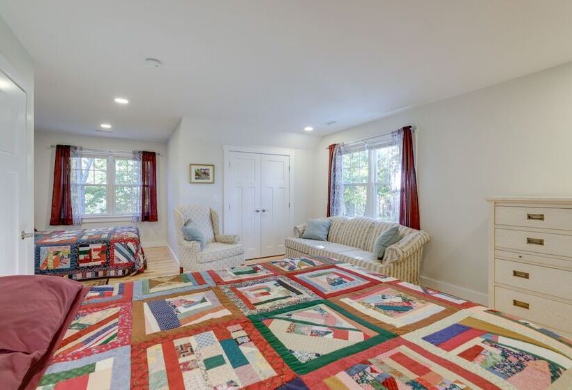 Sun Dappled Retreat   Walk To Wickaboag Lake!