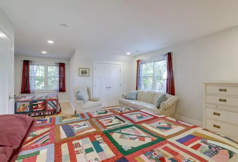 Sun Dappled Retreat   Walk To Wickaboag Lake!