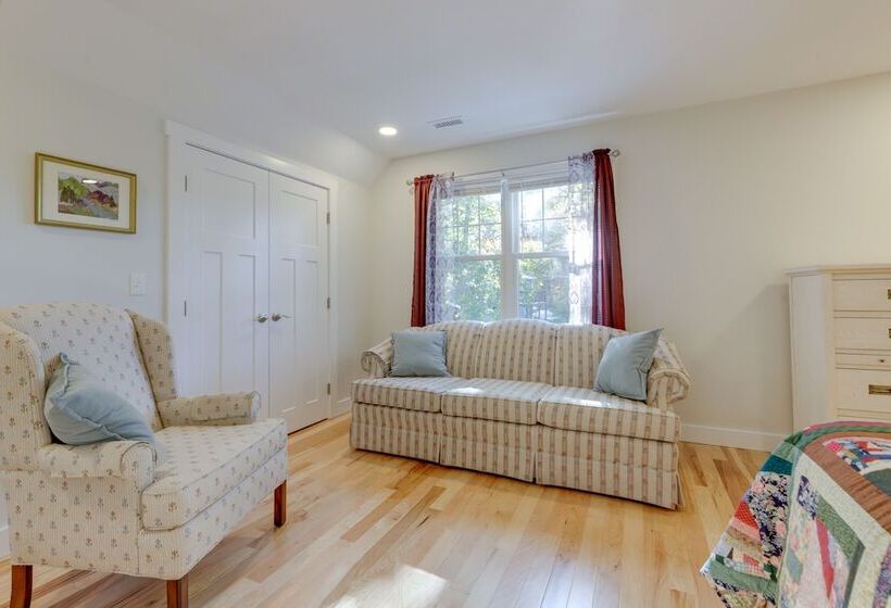 Sun Dappled Retreat   Walk To Wickaboag Lake!