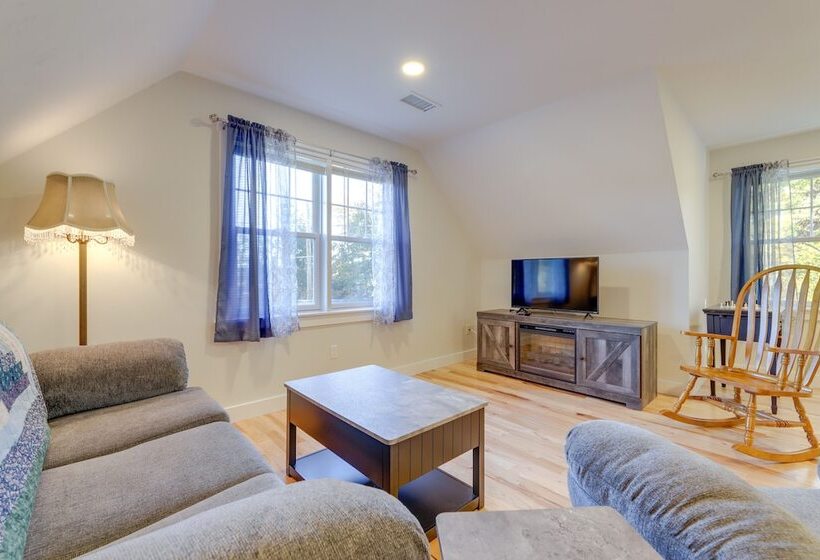 Sun Dappled Retreat   Walk To Wickaboag Lake!