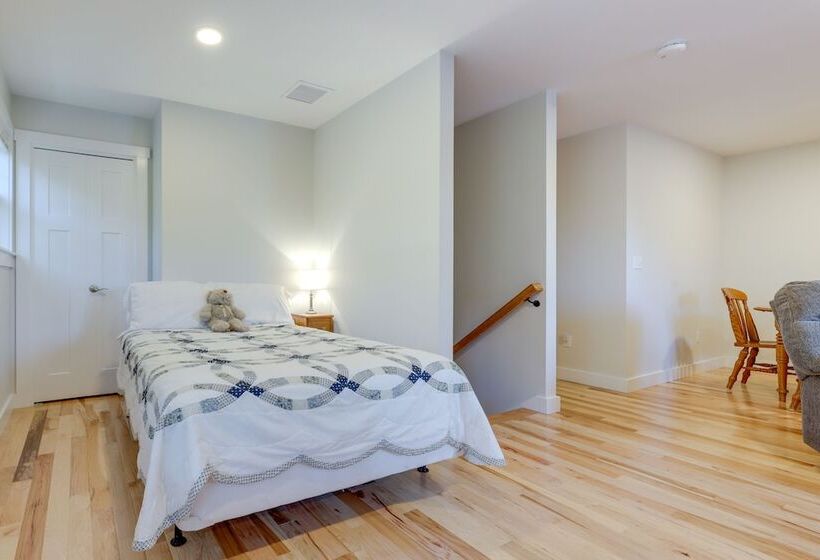 Sun Dappled Retreat   Walk To Wickaboag Lake!