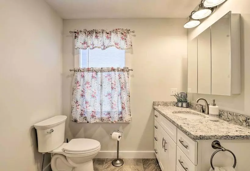 Sun Dappled Retreat   Walk To Wickaboag Lake!