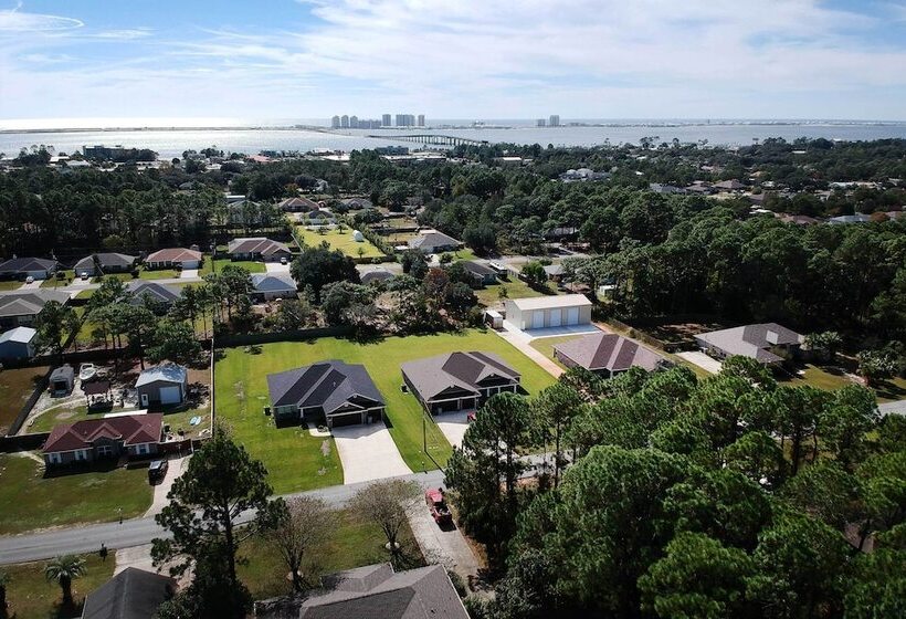 Sunshine State Escape: 3 Mi To Navarre Beach!