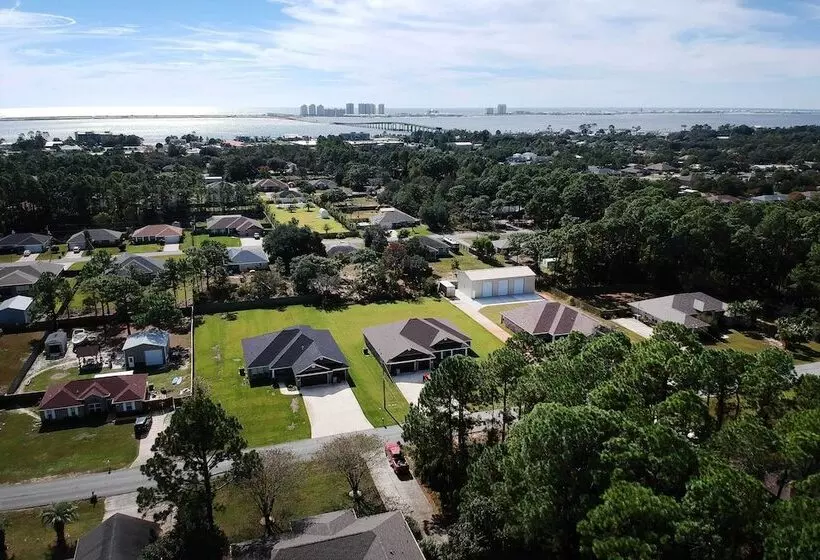 Sunshine State Escape: 3 Mi To Navarre Beach!