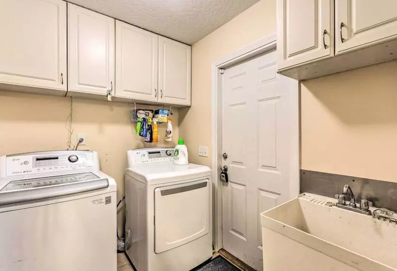 Sunshine State Escape: 3 Mi To Navarre Beach!