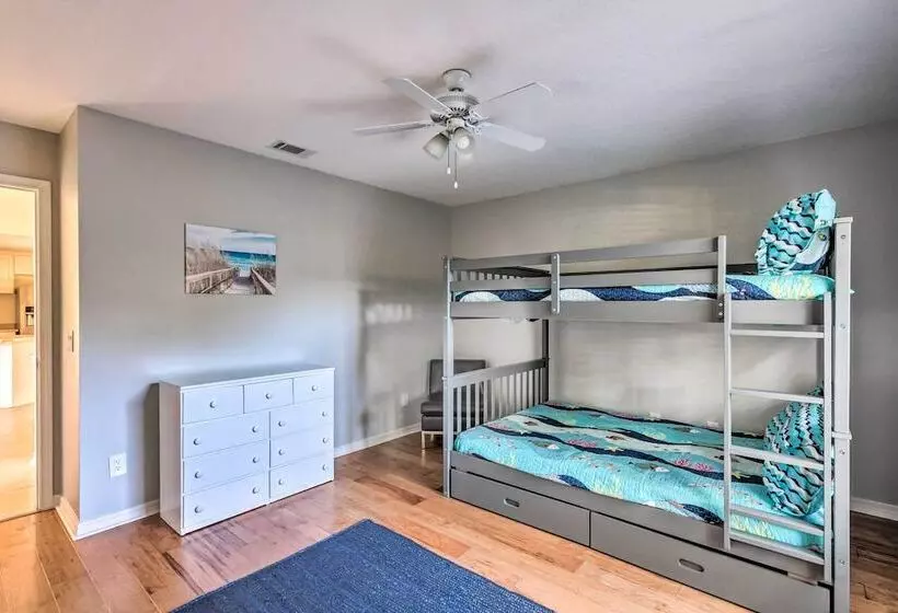 Sunshine State Escape: 3 Mi To Navarre Beach!