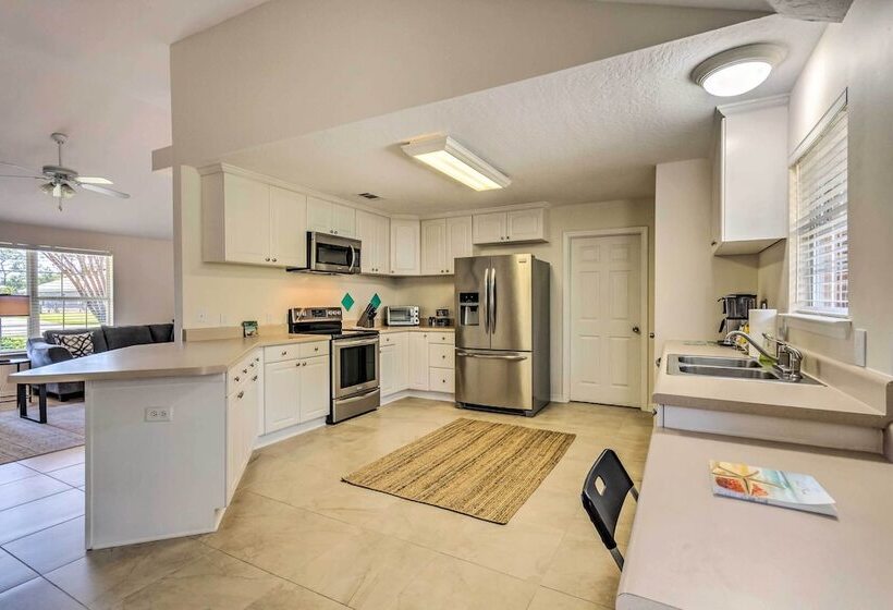 Sunshine State Escape: 3 Mi To Navarre Beach!