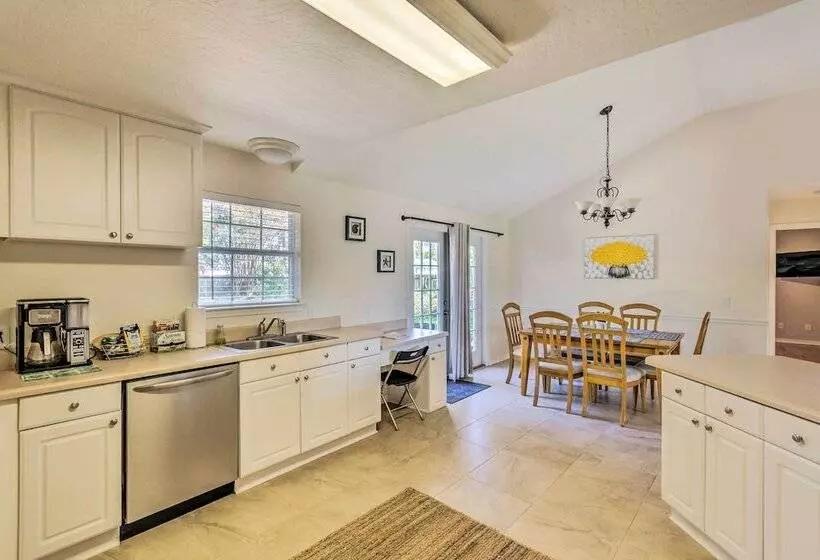 Sunshine State Escape: 3 Mi To Navarre Beach!