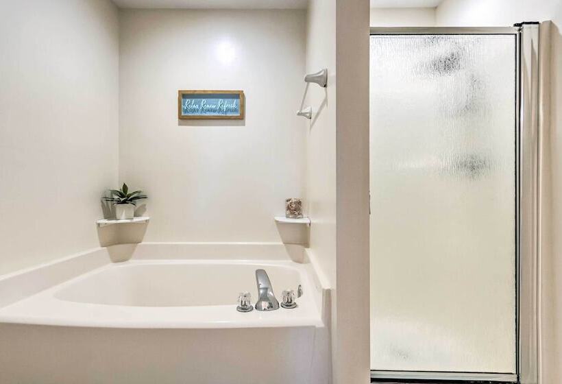 Sunshine State Escape: 3 Mi To Navarre Beach!