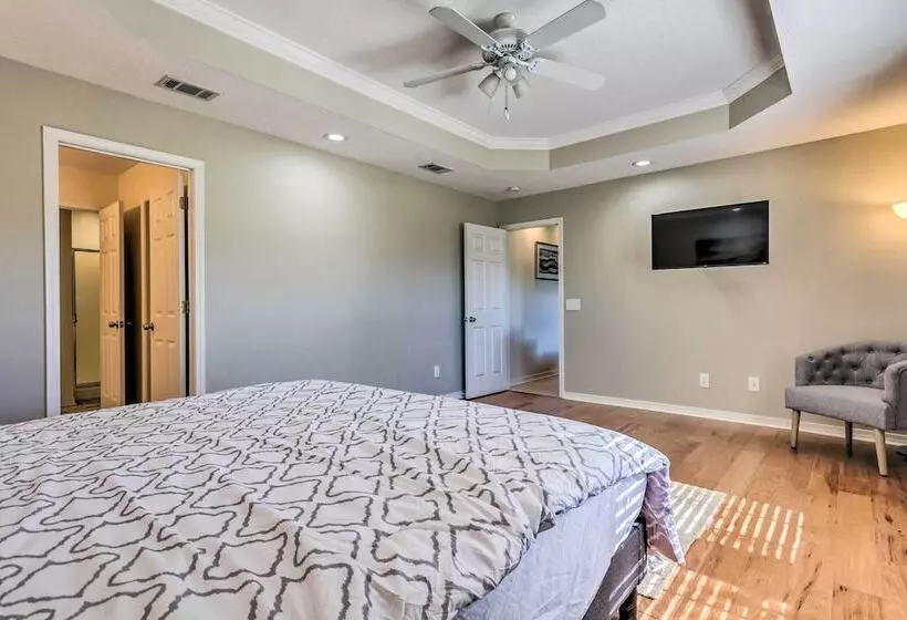 Sunshine State Escape: 3 Mi To Navarre Beach!