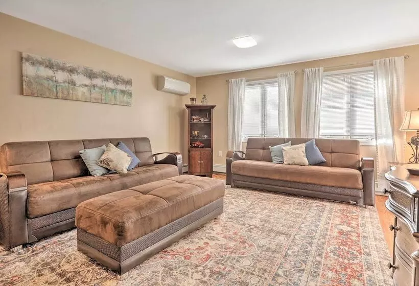 Tranquil Swansea Retreat W/ Fire Pit & Grill!