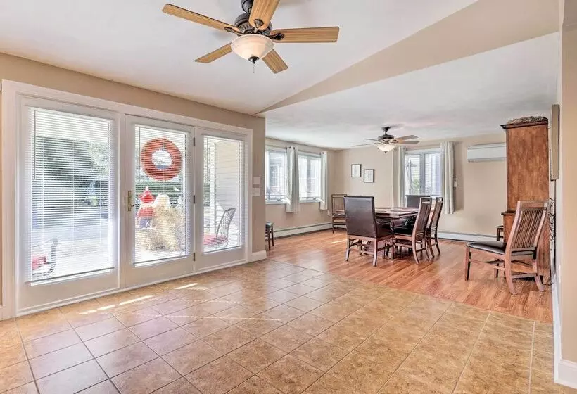 Tranquil Swansea Retreat W/ Fire Pit & Grill!